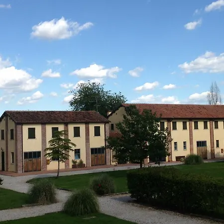 Agriturismo con piscina immerso nella natura La Bisa-3